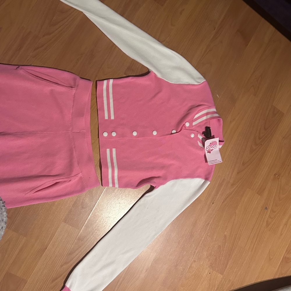NWT Jogger Set Chic Pink and White Women's (Runs Small so fits like a Small) - Picture 5 of 6